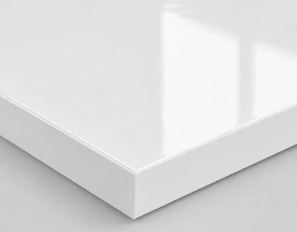 Detalhe da borda e da superfície — UV Branco Artigo